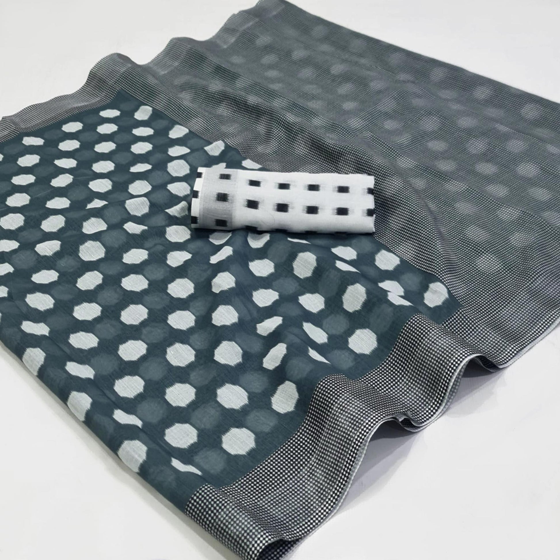 grey-digital-printed-linen-saree-4