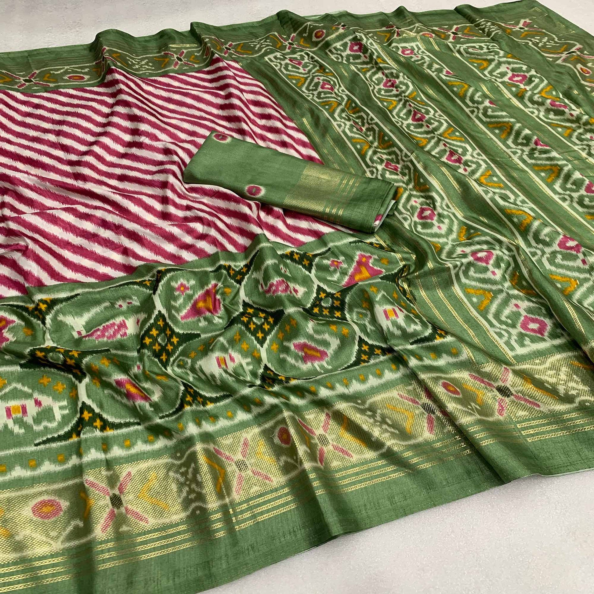 green-patola-printed-dola-silk-saree-4