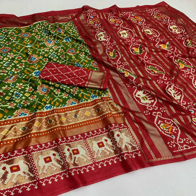 green-patola-printed-dola-silk-saree-3