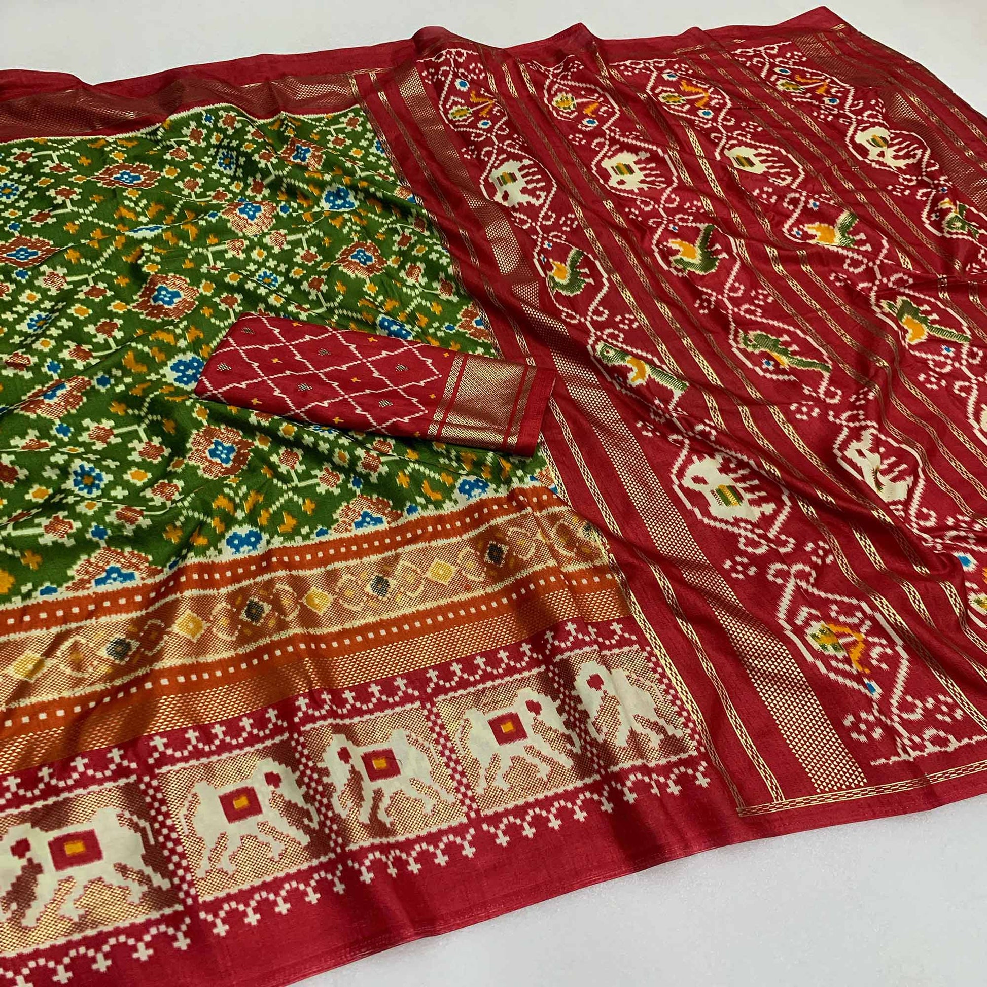 green-patola-printed-dola-silk-saree-3
