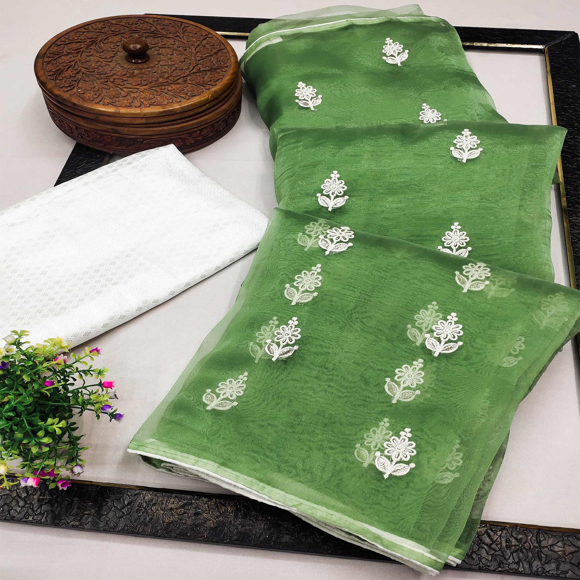 green-floral-embroidered-organza-saree-8