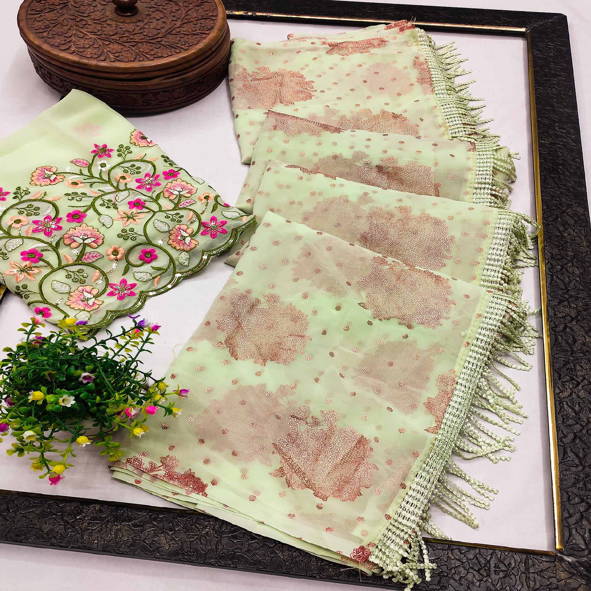 green-floral-printed-georgette-saree-9