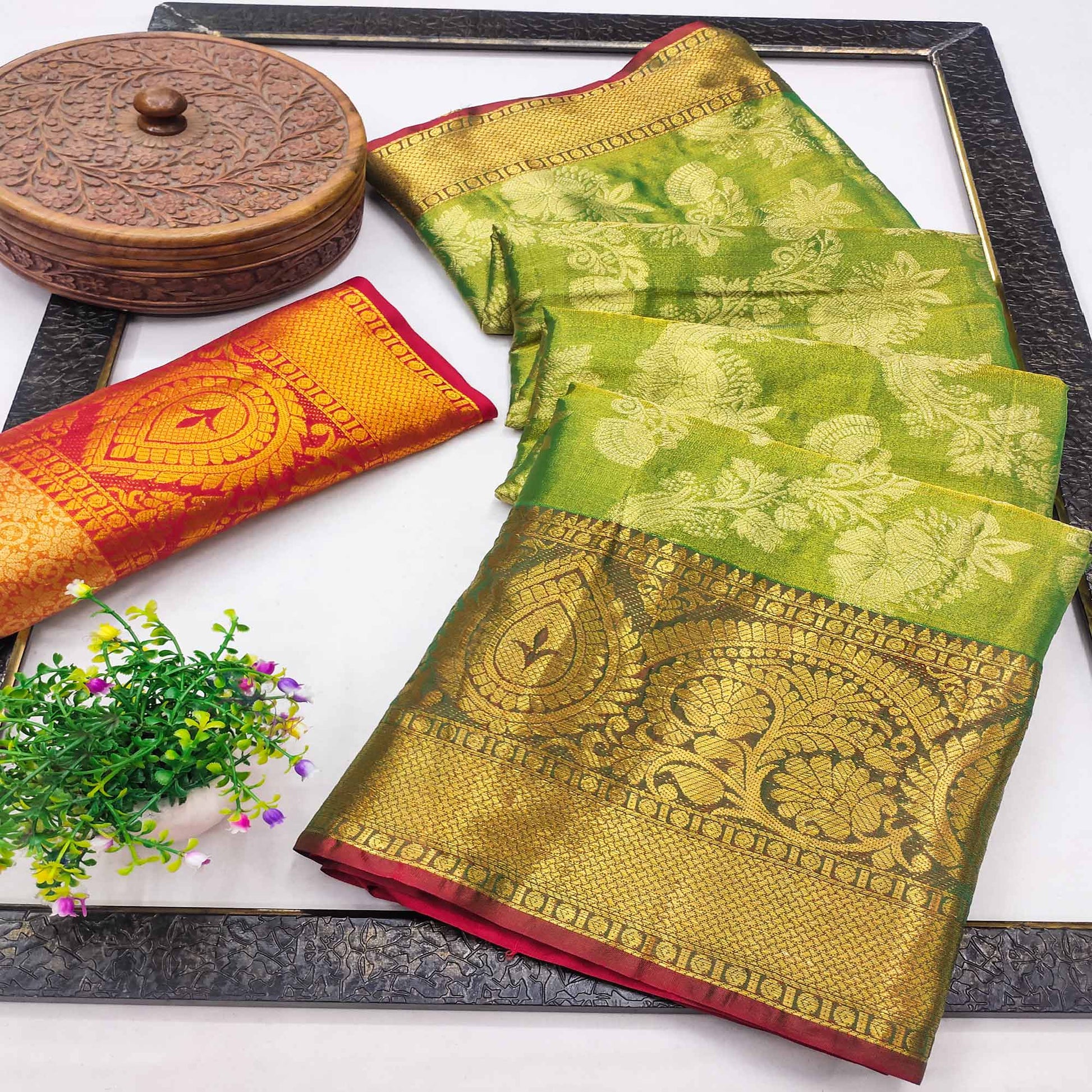 green-floral-woven-banarasi-silk-saree-9
