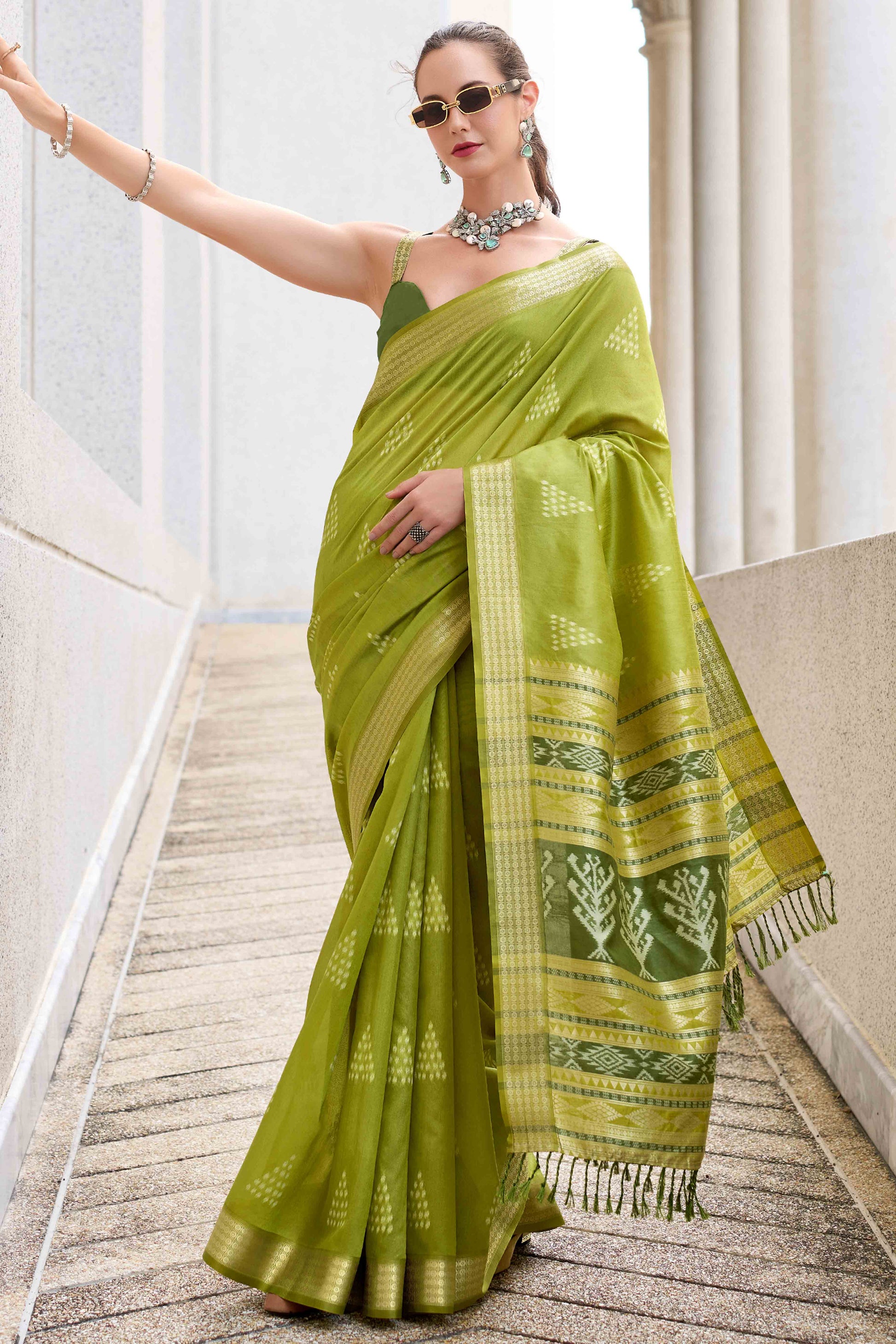 green-ikkat-woven-rayon-silk-saree