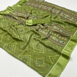 green-floral-printed-georgette-saree-with-fancy-zari-border-5