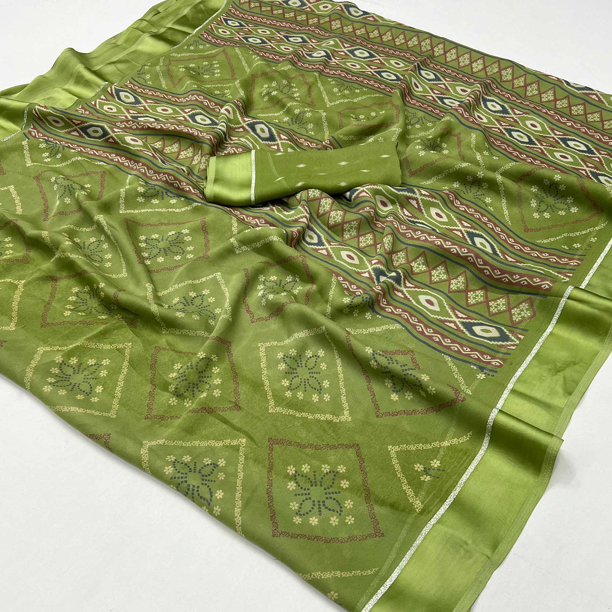 green-floral-printed-georgette-saree-with-fancy-zari-border-5