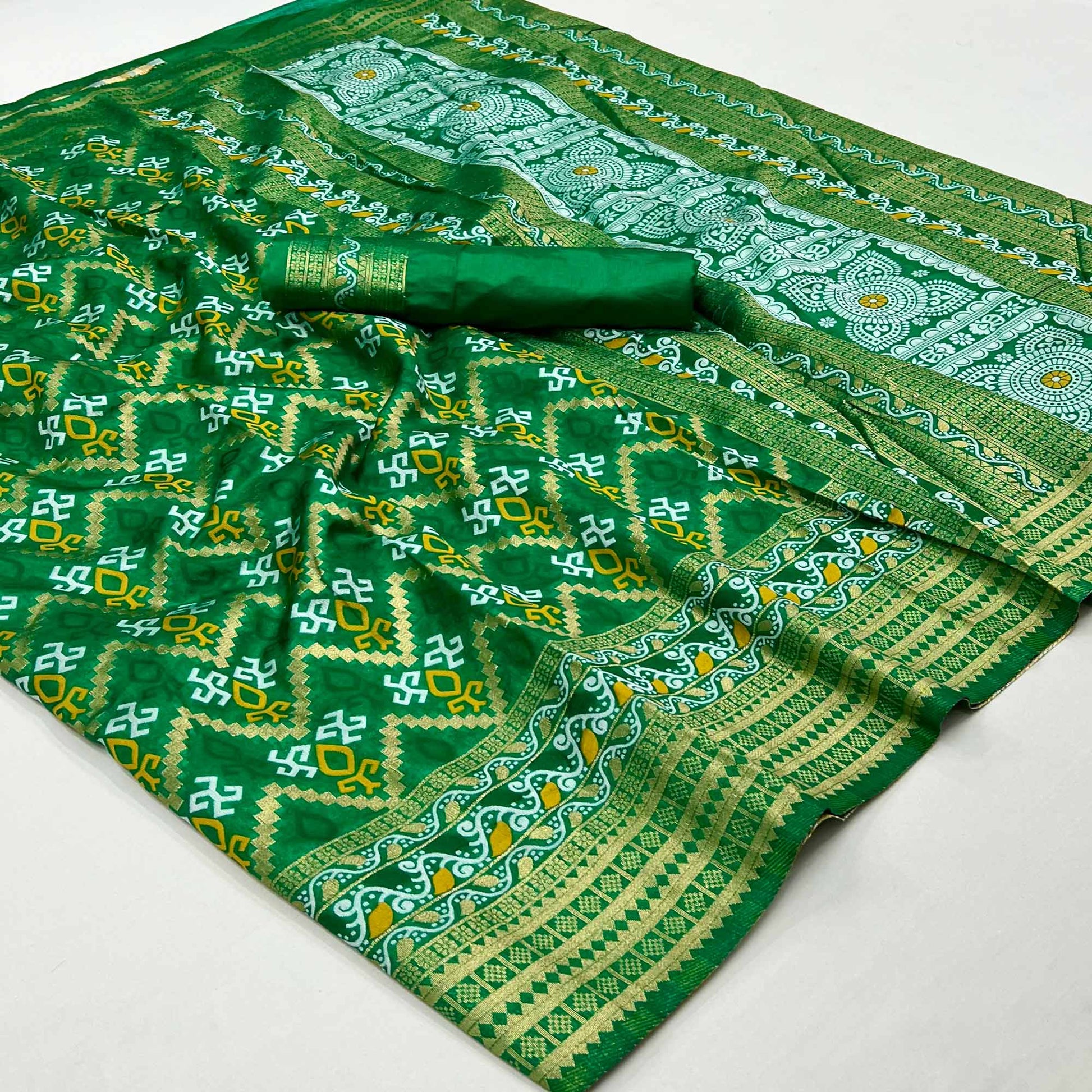 green-woven-art-silk-saree-12