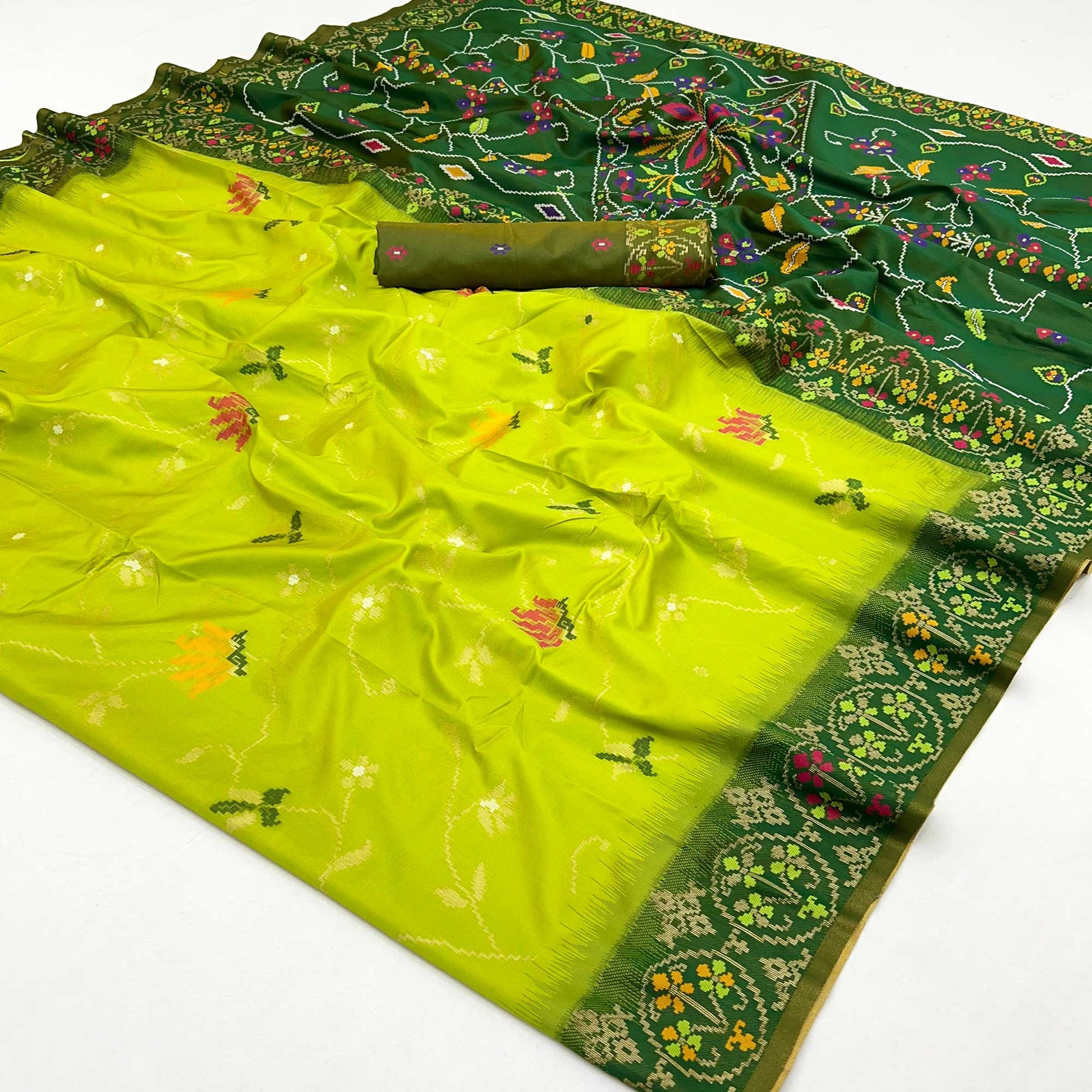 green-floral-woven-pure-silk-saree-9