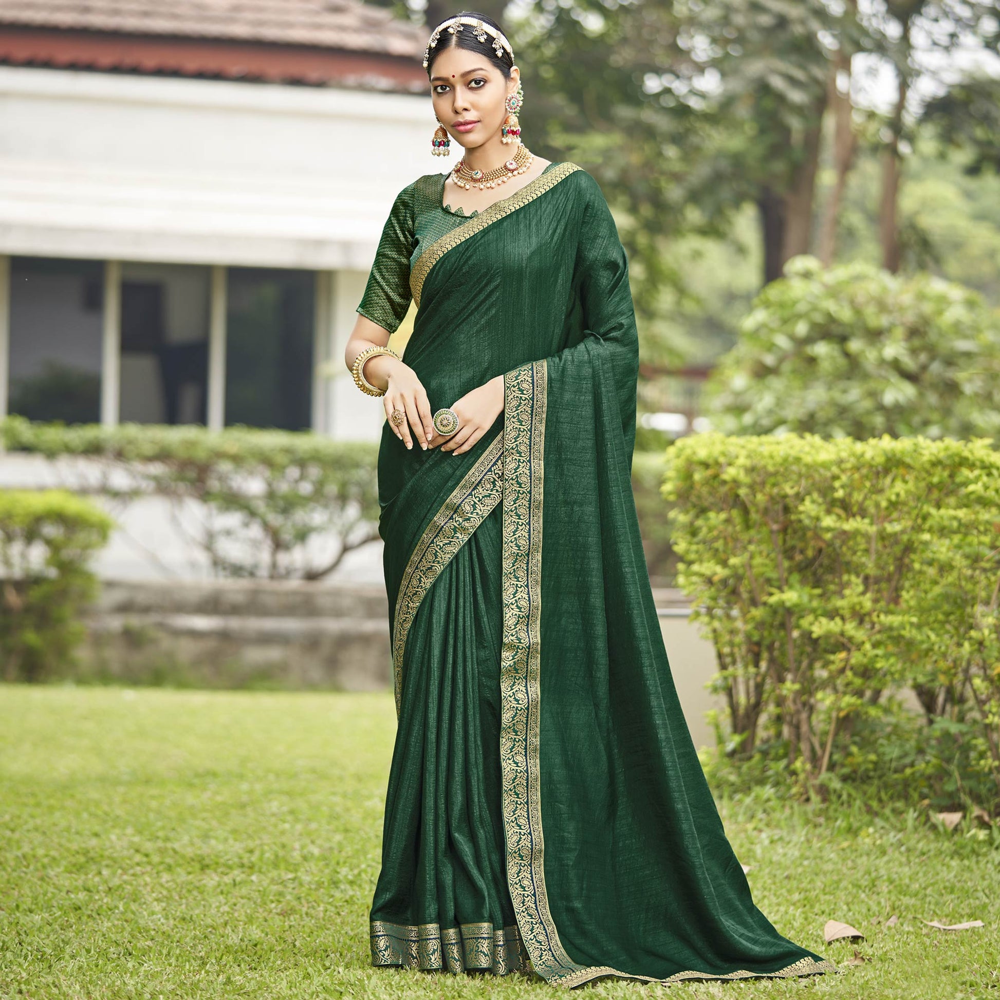 green-solid-vichitra-silk-saree-with-jacquard-border