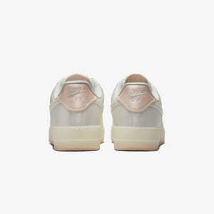 NIKE | AIR FORCE 1 '07 LV8 { SAIL/SAIL-BARELY ORANGE