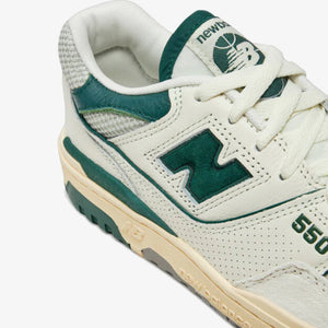 New Balance | BB550 { SEA SALT/MARSH GREEN