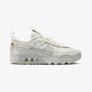 Nike | AIR MAX 90 FUTURA  { SAIL/LIGHT BONE-UNIVERSITY RED
