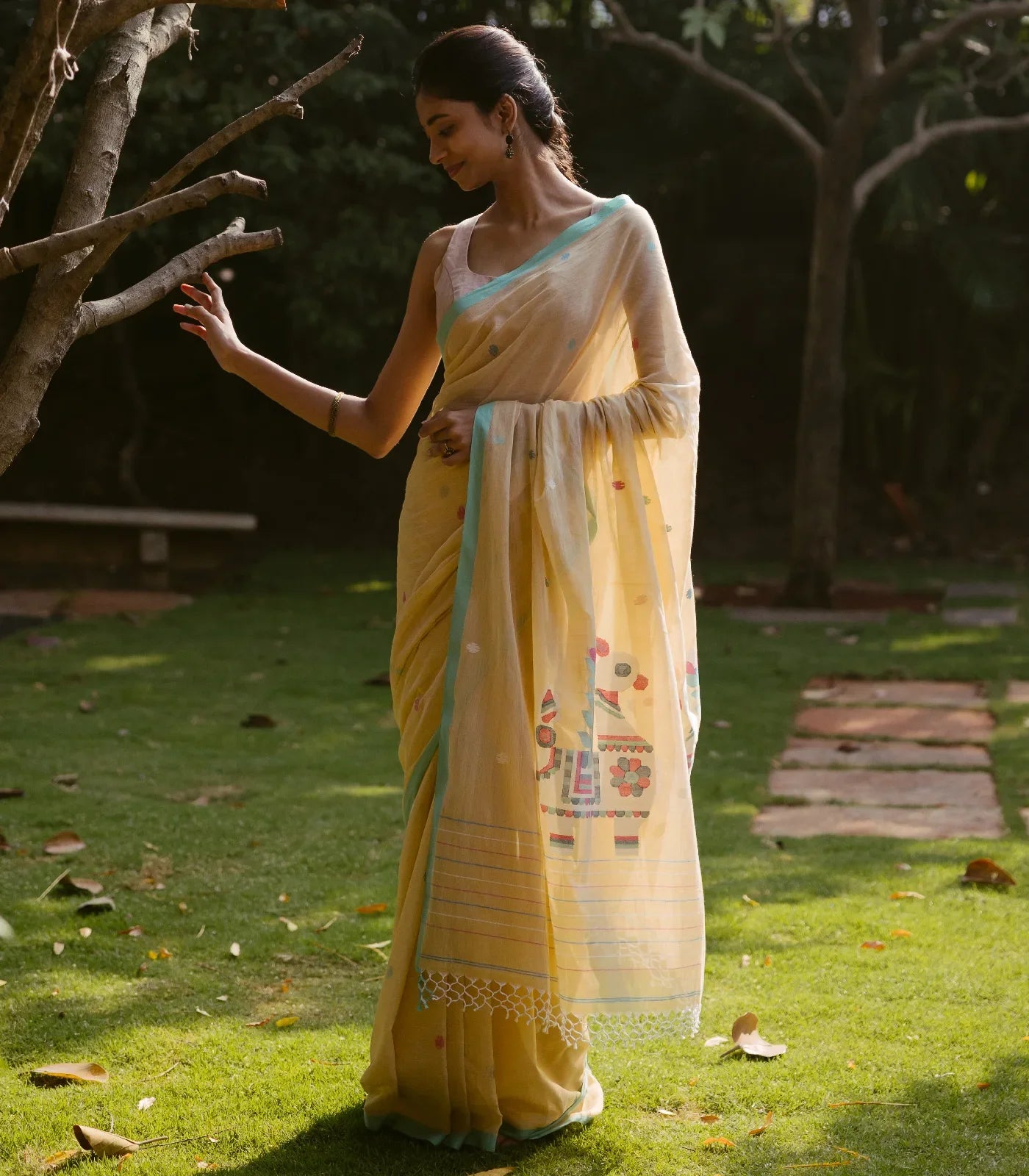 Sandal Handloom Bengal Cotton Saree With Jamdnai Llama Motifs in the Pallu