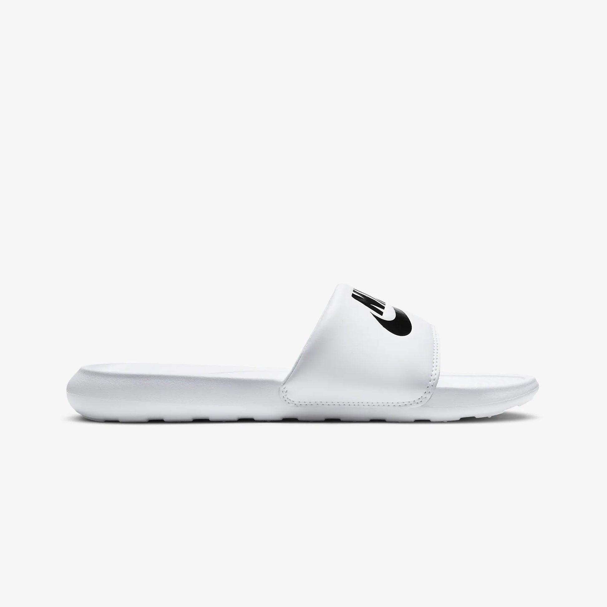 Nike | VICTORI ONE  { WHITE