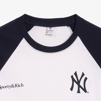 SPORTY & RICH | YANKEES SERIF BASEBALL T-SHIRT { WHITE/NAVY
