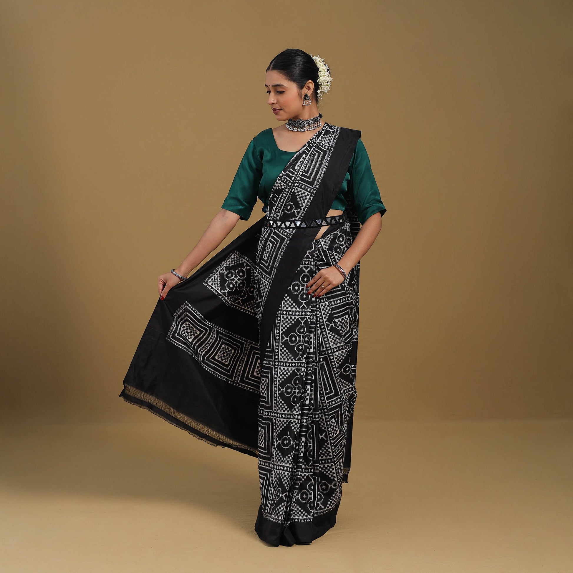 Black - Handspun Handloom Silk Pochampally Double Ikat Saree 04