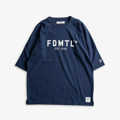FDMTL | LOGO WIDE TEE  { NAVY