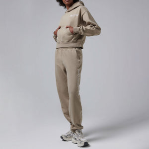 SPORTY & RICH | VENDOME SCRIPT EMBROIDERED CROPPED HOODIE { BEIGE