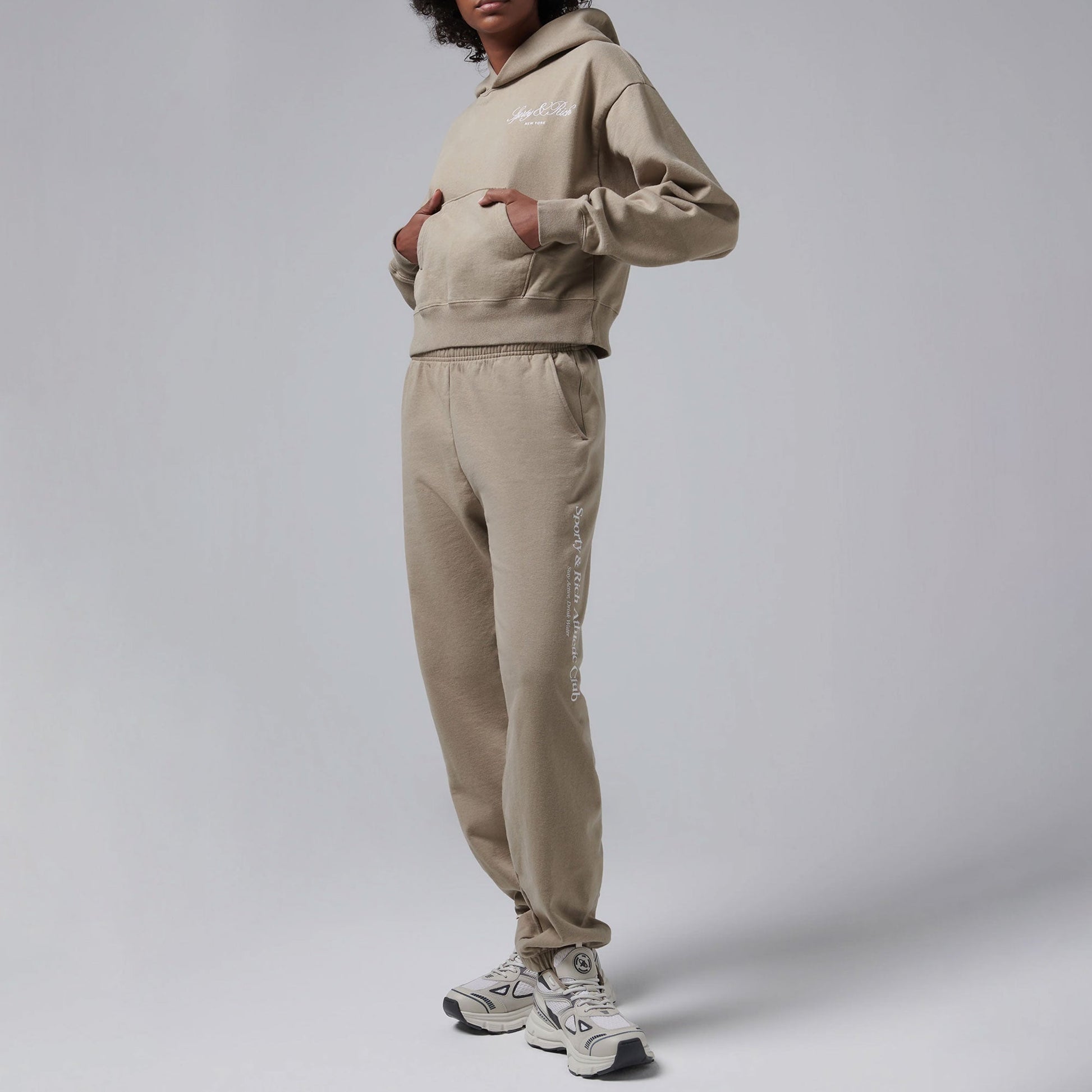 SPORTY & RICH | VENDOME SCRIPT EMBROIDERED CROPPED HOODIE { BEIGE