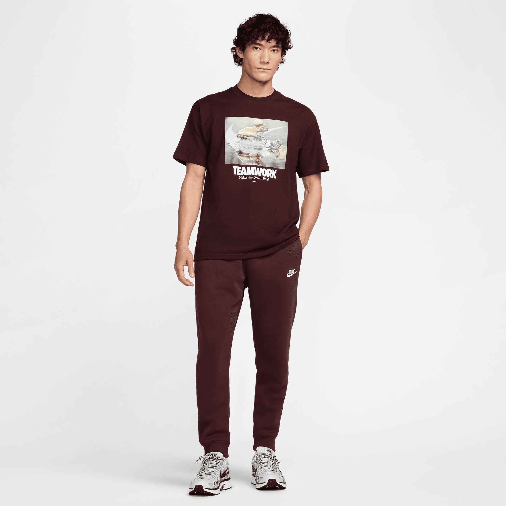 NIKE | MAX90 T-SHIRT { BURGUNDY CRUSH