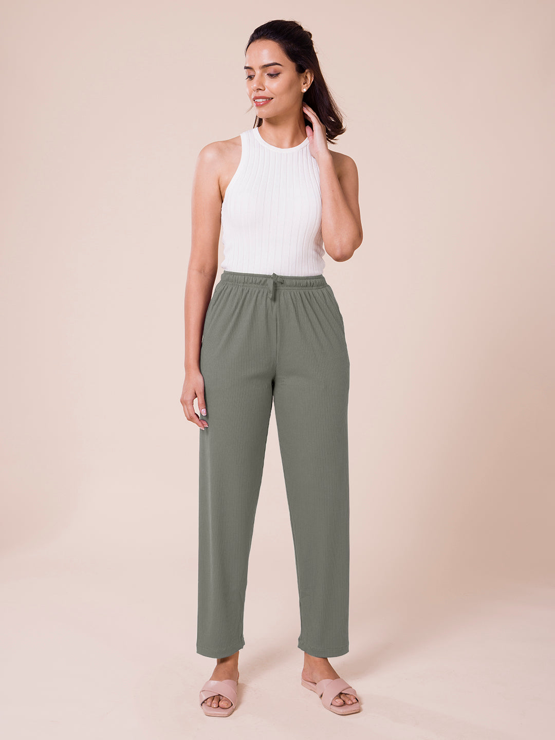 Women Solid Ebony Grey Mid Rise Casual Rib Pants