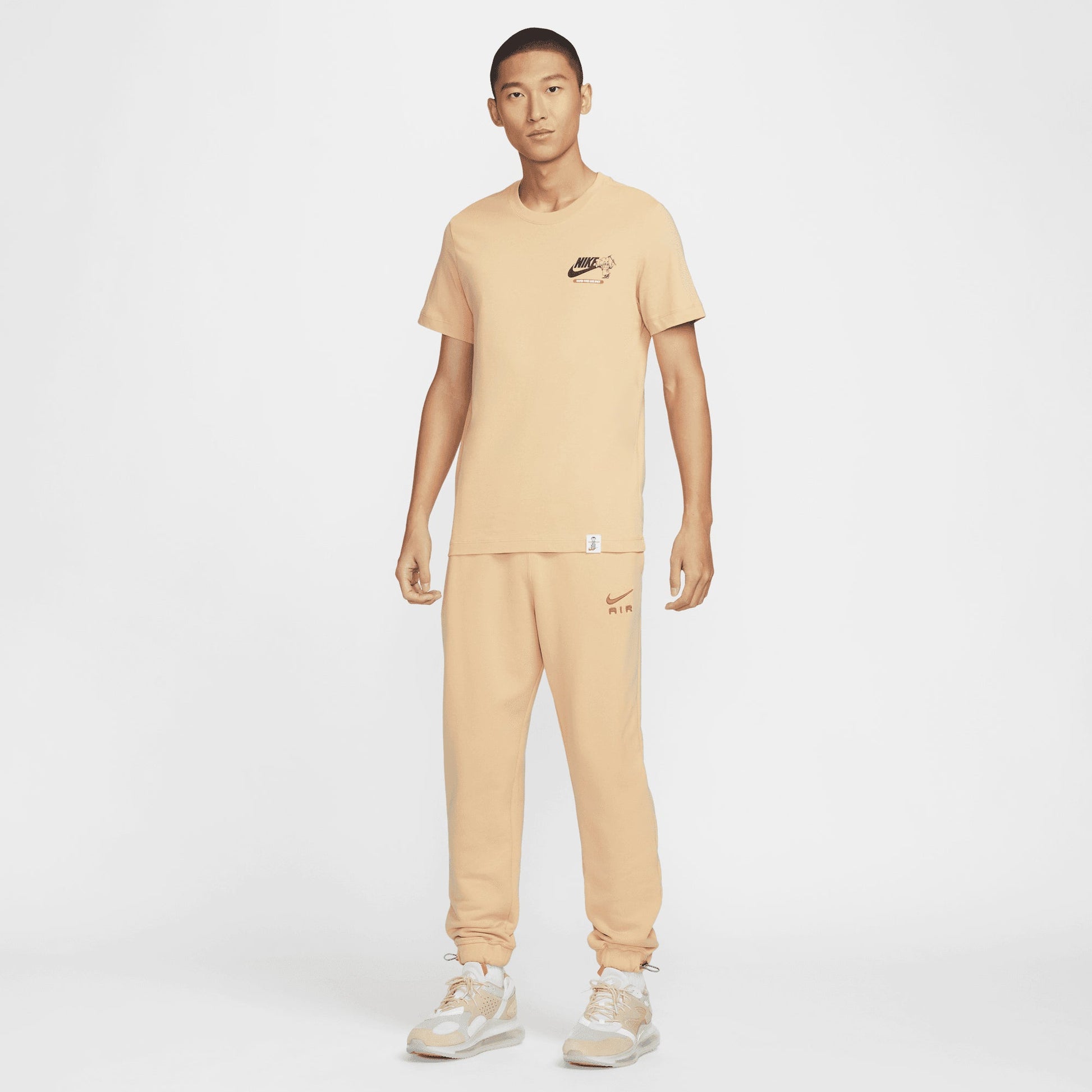 NIKE | SPORTSWEAR CLUB { BROWN