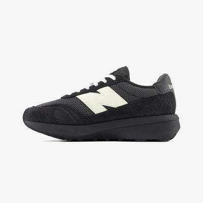 New Balance | 370 { BLACK/WHITE