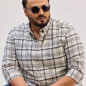 Off White Checks Regular Fit Shirt