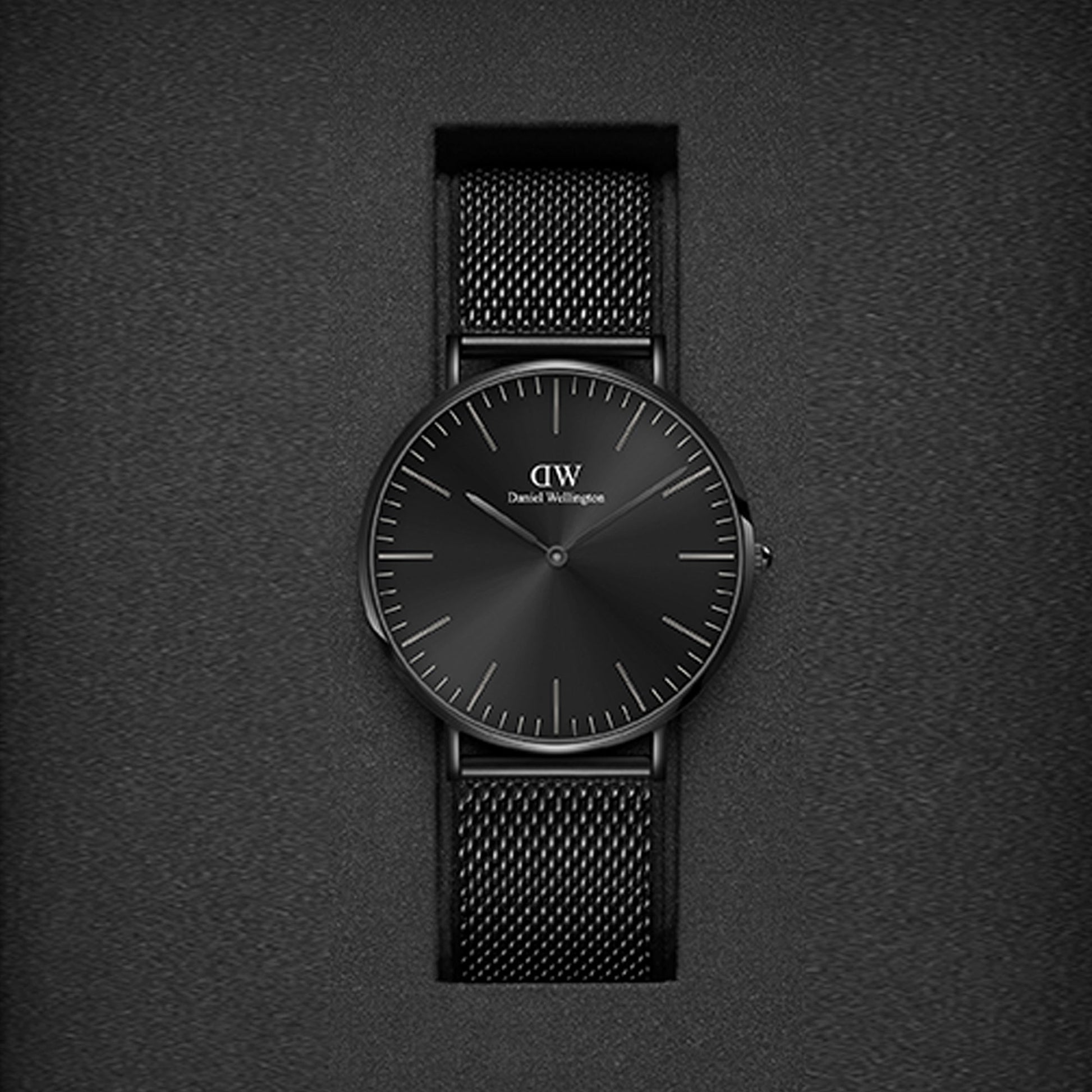 Classic Men Quartz Black Dial Analog Stainless Steel Watch DW00100632K