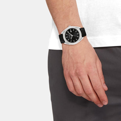 Casual Essentials Men Quartz Black Dial Analog Leather Watch 25200201