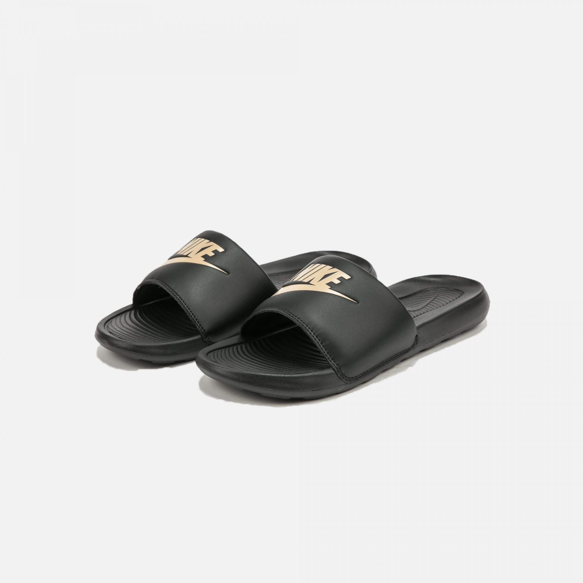 Nike | VICTORI ONE SLIDES