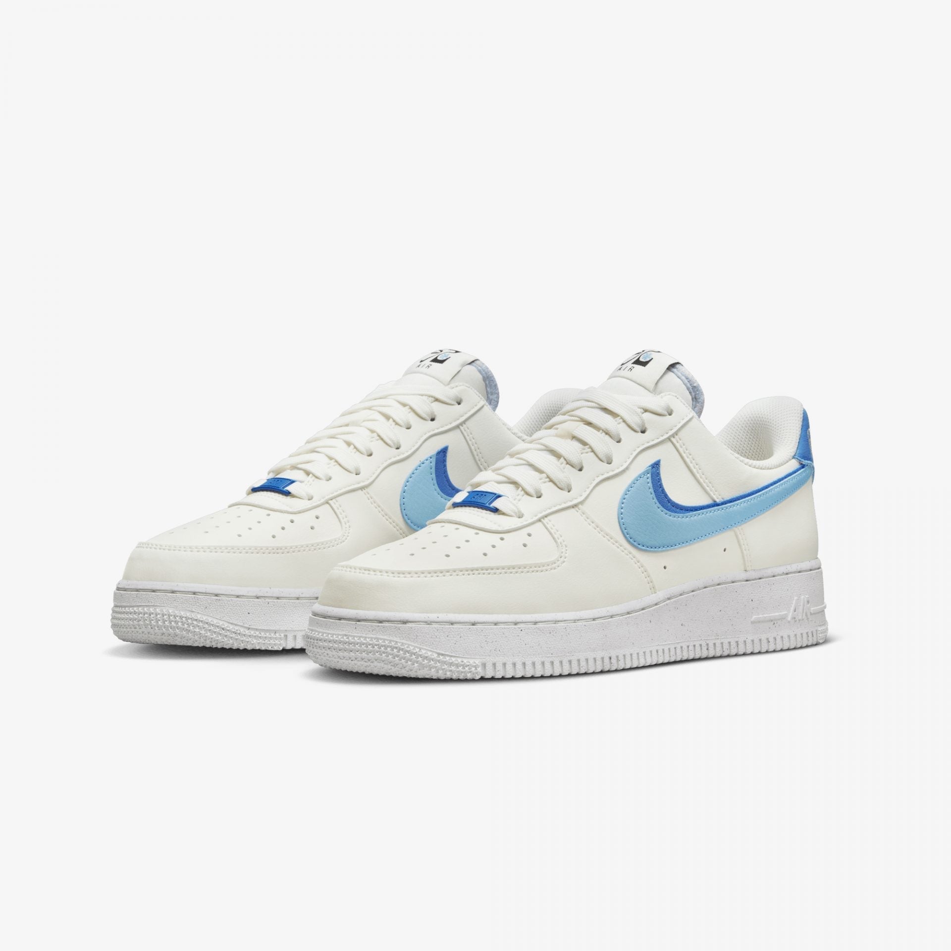 Nike | AIR FORCE 1 '07 LV8 { SAIL/BLUE CHILL