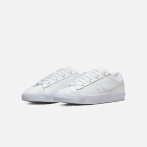 Nike | BLAZER LOW '77 SE { WHITE
