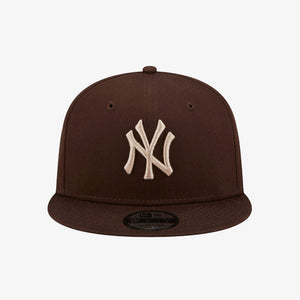 New Era | LEAGUE ESSENTAIAL 9FIFTY NY YANKEES BROWN