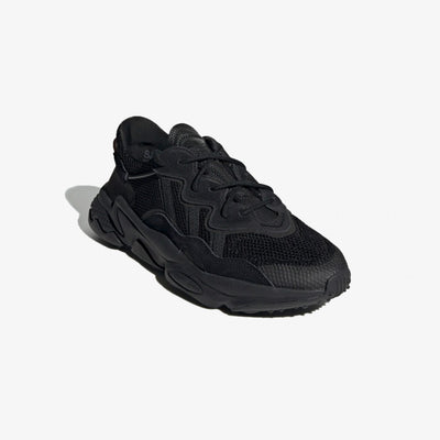 ADIDAS ORIGINALS | OZWEEGO { CORE BLACK