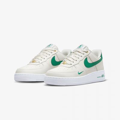 Nike | AIR FORCE 1'07 SE { WHITE-METALLIC GOLD