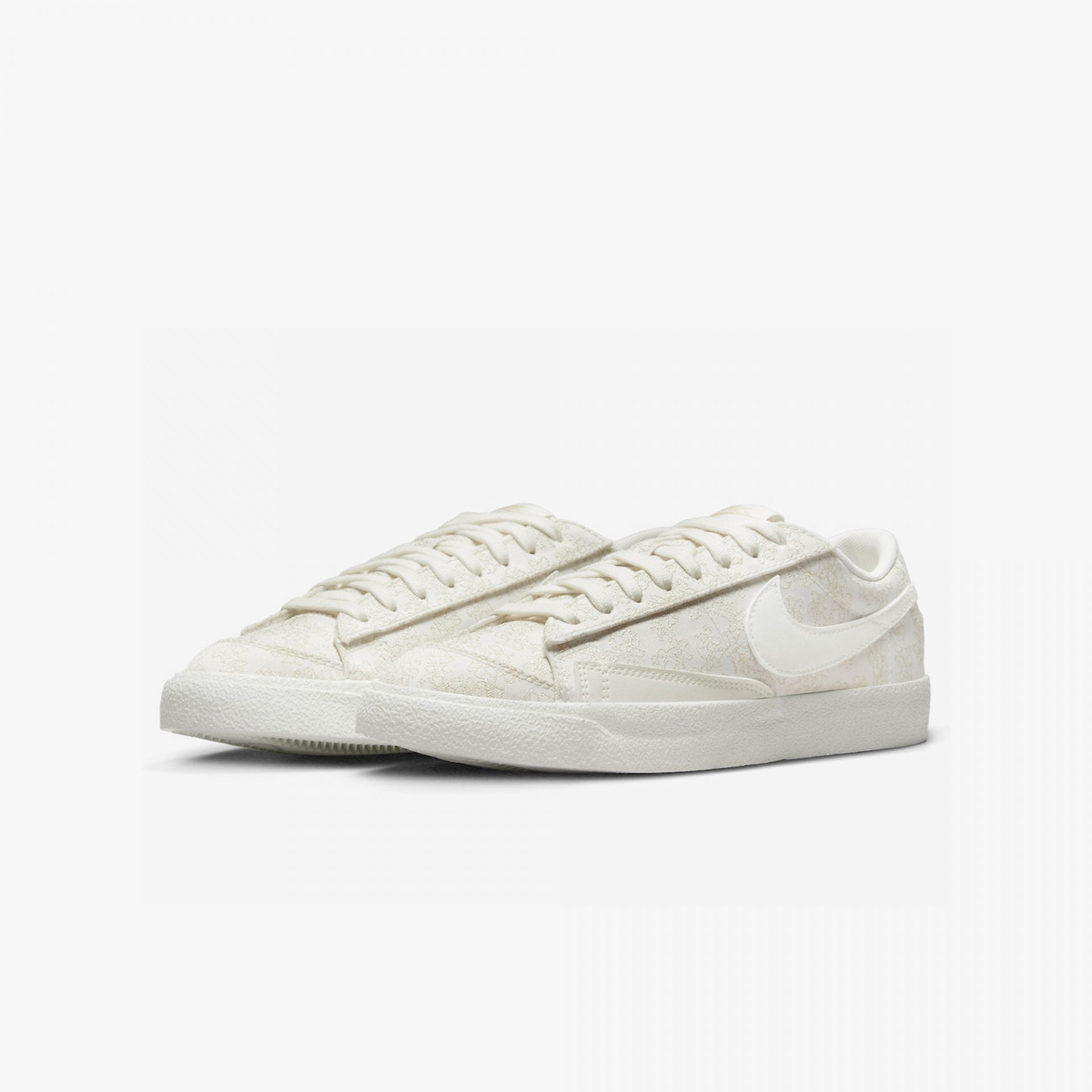 Nike | BLAZER LOW '77 SE { FLOWER  EMBROIDERY