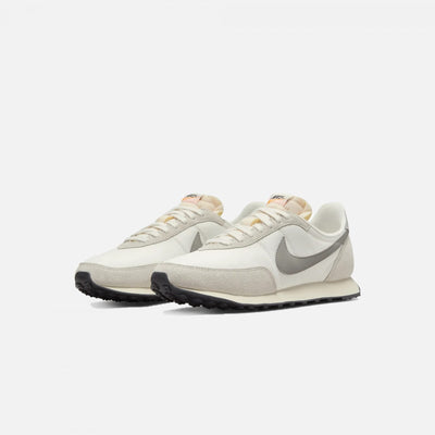 Nike | WAFFLE TRAINER 2 SE  { SAIL/MEDIUM GREY