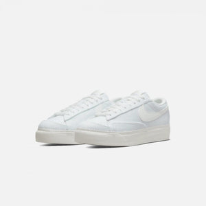 Nike | BLAZER LOW PLATFORM  { SUMMIT WHITE / FOSSIL