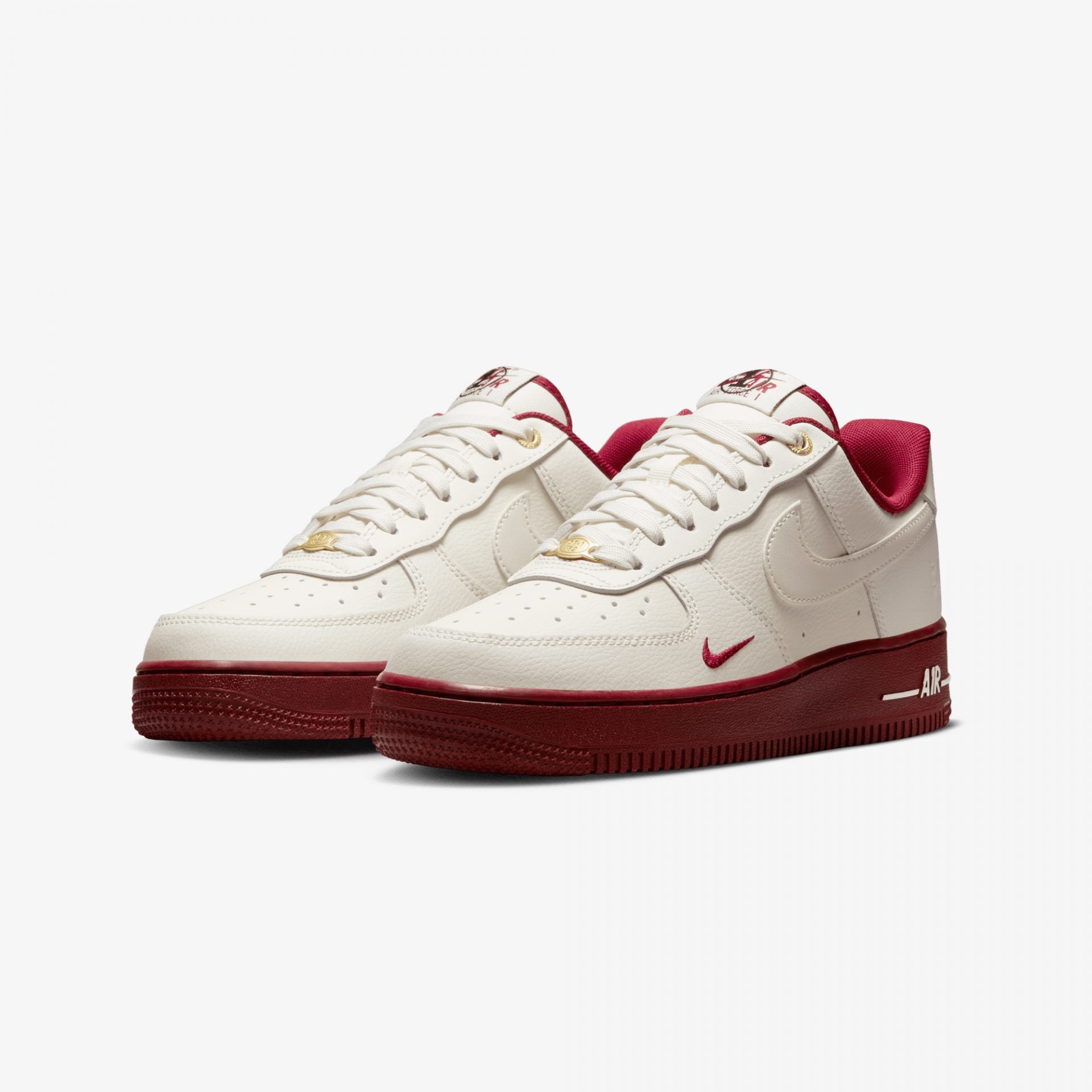 Nike | AIR FORCE 1 '07 SE { ETALLIC GOLD/WHITE-BLACK