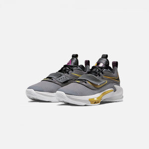Nike | ZOOM FREAK 3  { IRON GREY
