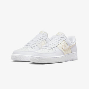 Nike | AIR FORCE 1 07 SE  { WHITE / GOLD