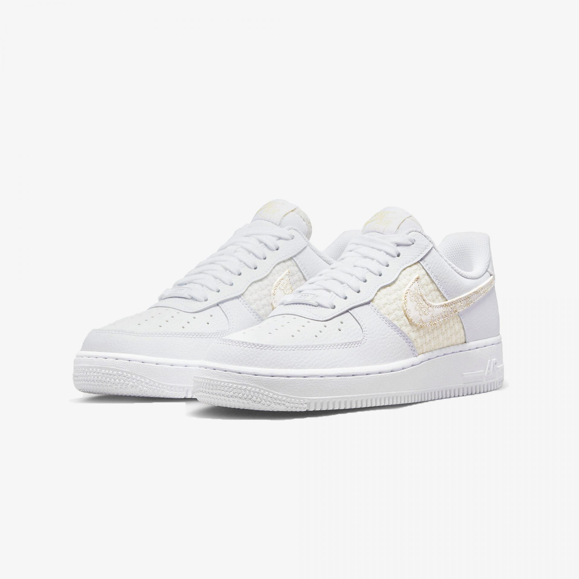 Nike | AIR FORCE 1 07 SE  { WHITE / GOLD