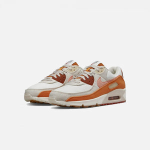 Nike | AIR MAX 90 SE  { SAIL / LIGHT OREWOOD BROWN