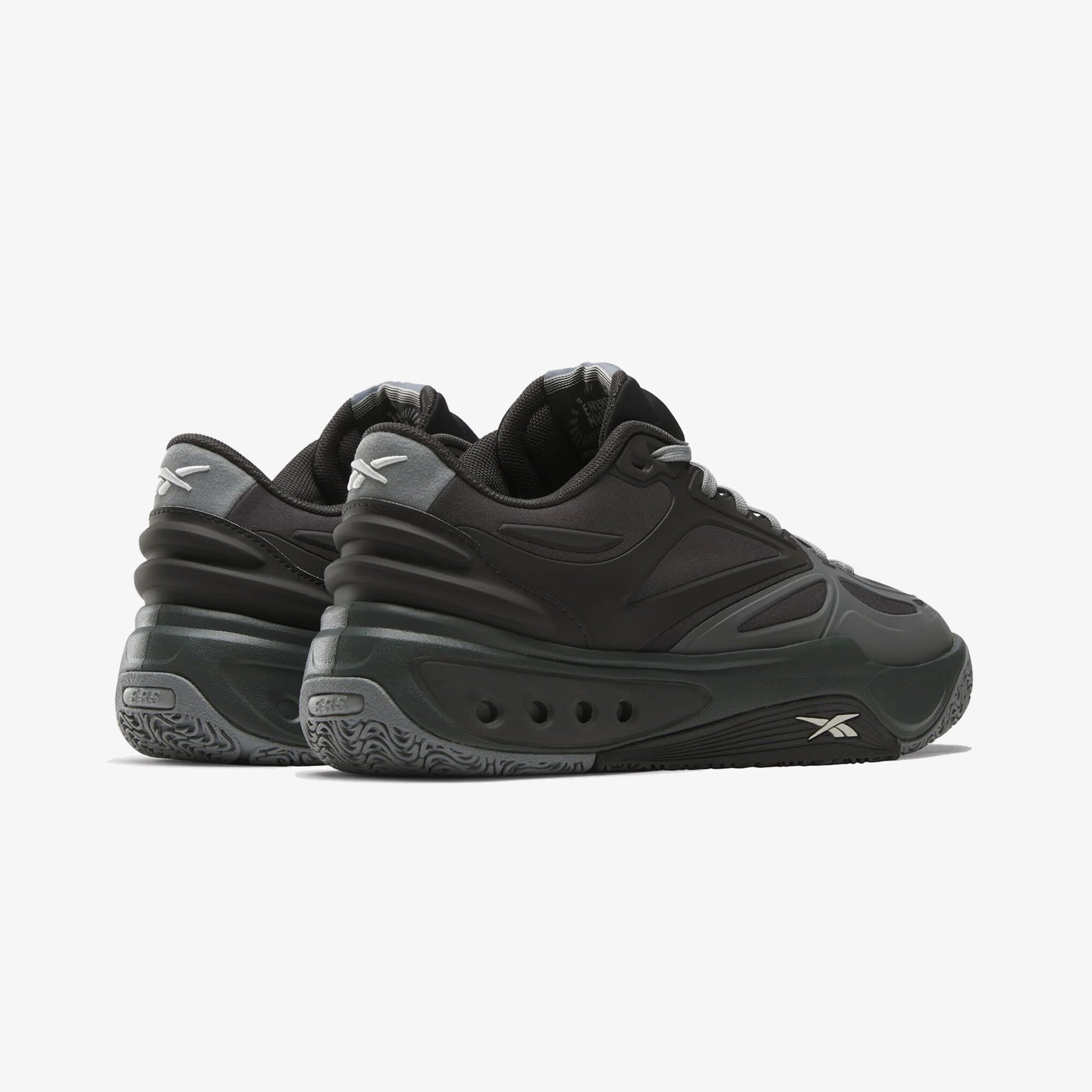 Reebok | ENGINE A BASKETBALL { BLACK