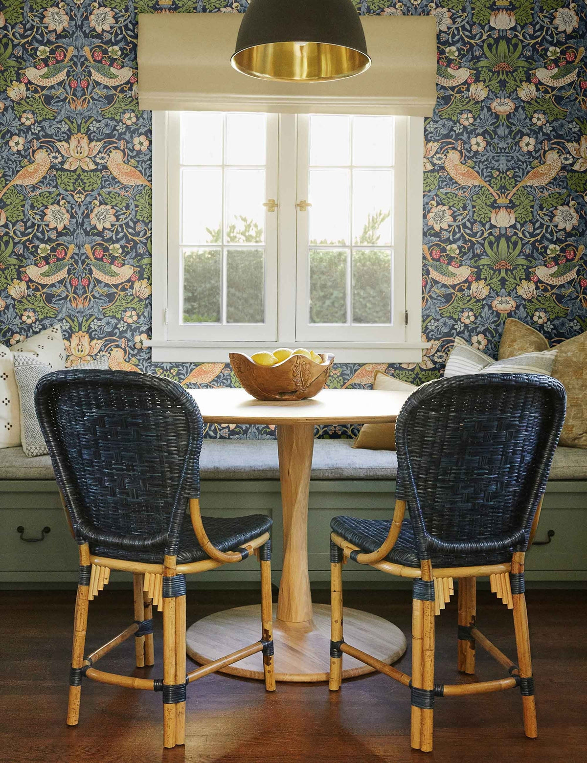 Yarissa Round Dining Table