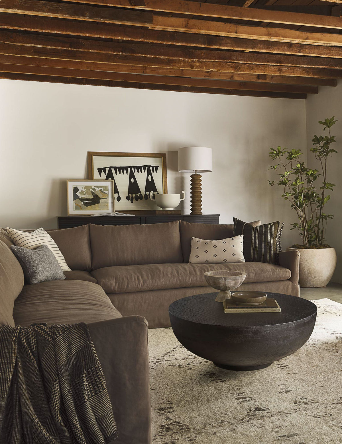 Leio Round Coffee Table