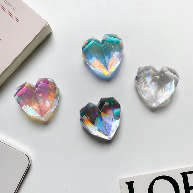 Shimmering Diamond Heart Phone Gripper