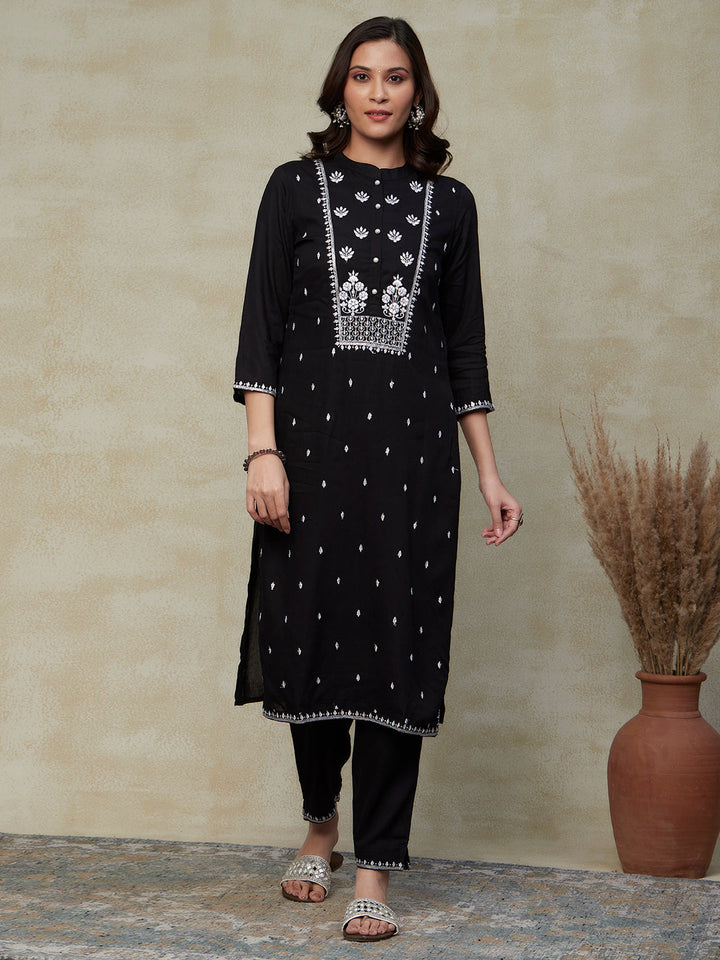 Solid Resham & Zari Embroidered Kurta With Embroidered pants - Black