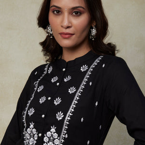 Solid Resham & Zari Embroidered Kurta With Embroidered pants - Black
